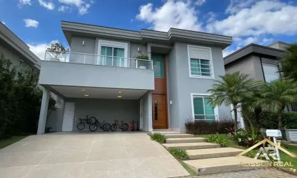 Casa em Condomínio, com 4 Sts, 6 Wc, 4 Vagas - 411m² - Resid. Tamboré 10.