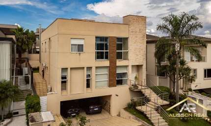 Linda Casa com 5 Suítes, 7 Banheiros, com 441m² em Alphaville - SP.