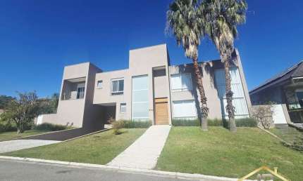 Casa à Venda em Condomínio com 4 Suítes no Solaia sendo 720m².
