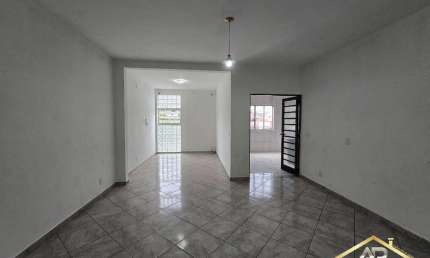 Casa de Esquina com 3 Andares – Ampla, Versátil e Ideal para a sua empresa.