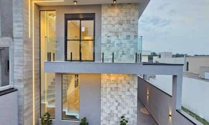 Oportunidade! Casa Nova em condomínio, 3 Sts, 164m², toda modernizada.