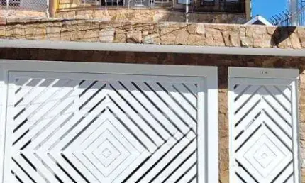 Maravilhoso Sobrado com 4 Quartos, 2 suítes, 333m² no Jardim das Flores.