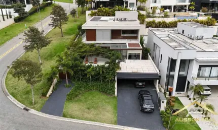 Linda Casa em Cond. de 440m², 4 Quartos, 4 Suítes, 4 Vagas no Gênesis II.