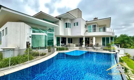 Maravilhosa Mansão, 1.430m², 4 Quartos, 4 Suítes, 8 Vagas no Tamboré Zero.