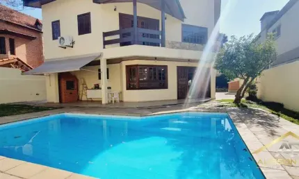 Casa para aluguel com 430m², 4 Suítes, 6 Vagas no Residencial II.
