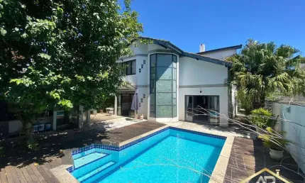 Casa em Cond. 399m² com 5 Quartos, 5 Suítes e 5 banheiros, Alphaville - SP.