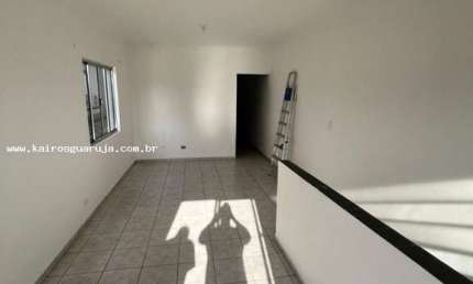 Casa Sobreposta para Venda em Guarujá, Vila Santa Rosa, 2 dormitórios, 1 suíte, 1 vaga