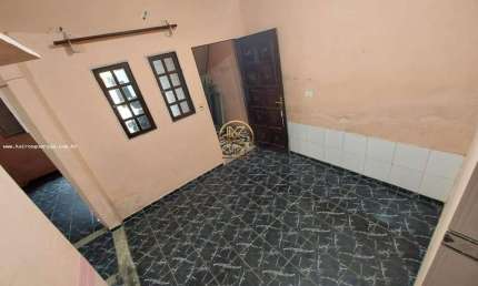 Casa para Venda em Guarujá, MORRINHOS, 2 dormitórios, 1 banheiro