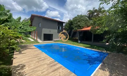Casa com piscina em Condomínio Fechado em Atibaia para Venda e Locação
