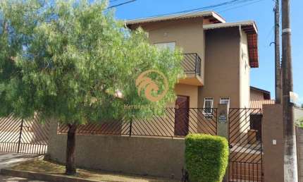 Casa para Locação com 3 dormitórios sendo 1 suíte em Atibaia