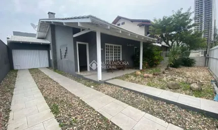 Casa com 3 quartos para alugar na Cecília Meireles, 455, Praia dos Amores, Balneário Camboriú, 105 m2 por R$ 12.000