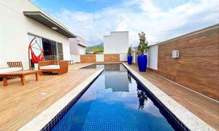 Casa em condomínio fechado com 3 quartos para alugar na Rua Ivo José Rebello, 610, Santa Regina, Camboriú, 220 m2 por R$ 18.000