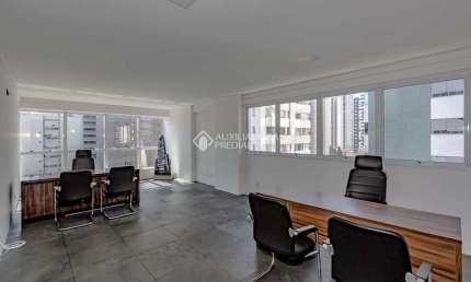 Sala comercial para alugar na Rua Arthur Max Dôose, 183, Pioneiros, Balneário Camboriú, 43 m2 por R$ 3.800