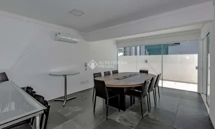Sala comercial para alugar na Rua Arthur Max Dôose, 183, Pioneiros, Balneário Camboriú, 44 m2 por R$ 3.600