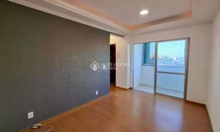 Apartamento com 2 quartos para alugar na Rua Amarildo Rohling Guizoni, 567, Serraria, São José, 55 m2 por R$ 2.000