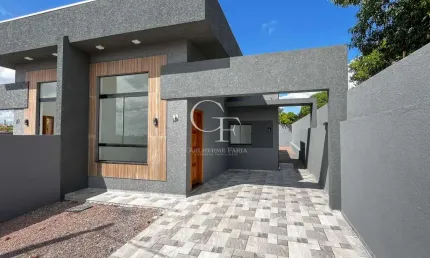 Casa com passagem lateral e terreno nos fundos prox. ao lago