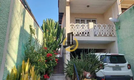 Casa à venda com 194m² no Jardim do Mar - 4 dormitórios (2 suítes) - Churrasqueira - Móveis planejados - 3 vagas - São Bernardo do Campo