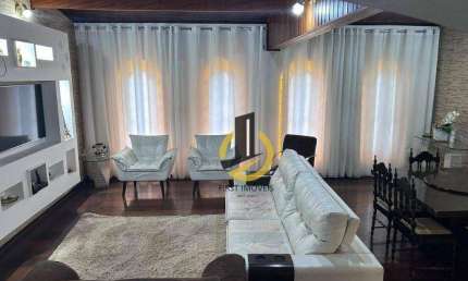 Sobrado à venda - 225m² - 3 dormitórios (1 suíte) - 4 banheiros - 3 vagas - em Santo André