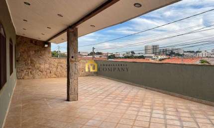 Casa assobrada com 3 quartos e edícula em Sorocaba/SP
