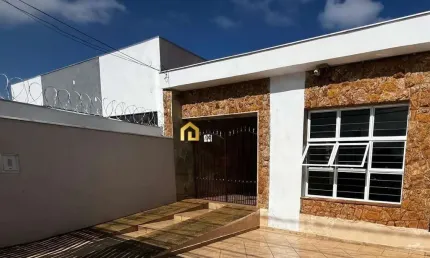 Casa térrea Comercial/Residencial no Coração de Votorantim!
