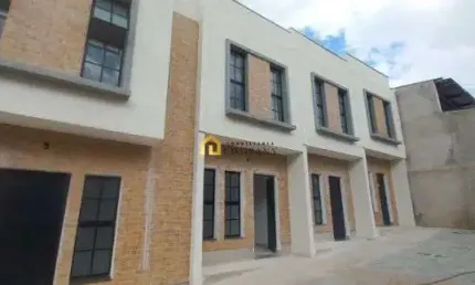 Sobrados com 02 dormitórios, próximo a escolas, mercados e a faculdade