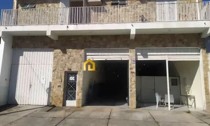 Salão Comercial Espaçoso com Edícula Independente e Excelente Localização em Jardim Simus, Sorocaba, SP