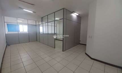 Sala comercial para alugar na Rua Gonçalves Dias, 88, Centro, Canoas, 64 m2 por R$ 1.900