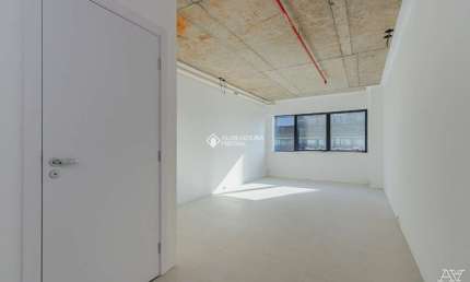 Sala comercial para alugar na Avenida Getúlio Vargas, 4831, Centro, Canoas, 34 m2 por R$ 1.800