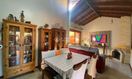 Casa em condomínio fechado com 4 quartos para alugar na Rua Itália, 1006, Niterói, Canoas, 125 m2 por R$ 4.800