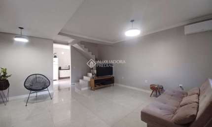 Casa com 3 quartos para alugar na Rua João Paulo II, 66, Harmonia, Canoas, 120 m2 por R$ 3.500