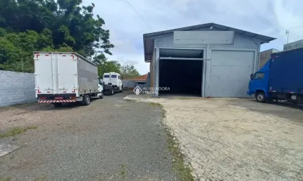 Barracão / Galpão / Depósito para alugar na Rua Gildo de Freitas, 220, Olaria, Canoas, 130 m2 por R$ 3.800