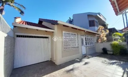 Casa com 2 quartos para alugar na Rua General João de Deus Martins, 71, Passo da Areia, Porto Alegre, 160 m2 por R$ 3.600