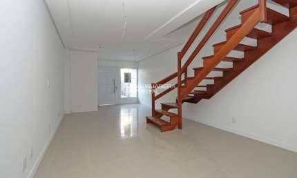 Casa em condomínio fechado com 3 quartos para alugar na Rua Doutor Cláudio Walter Ferreira da Silva, 251, Guarujá, Porto Alegre, 130 m2 por R$ 2.800