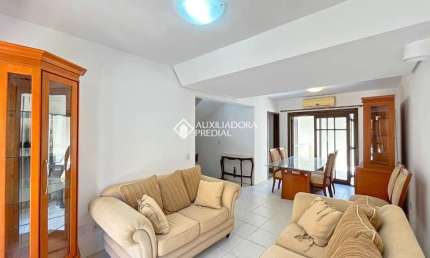 Casa em condomínio fechado com 4 quartos para alugar na Rua Doutor Dias de Carvalho, 325, Tristeza, Porto Alegre, 179 m2 por R$ 4.990