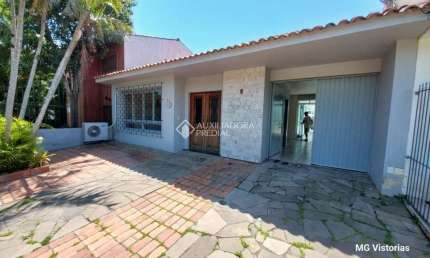 Casa com 3 quartos para alugar na Rua Ítalo Brutto, 40, Espírito Santo, Porto Alegre, 150 m2 por R$ 4.400