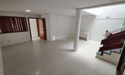 Casa com 5 quartos para alugar na Avenida Otto Niemeyer, 1154, Tristeza, Porto Alegre, 470 m2 por R$ 9.900