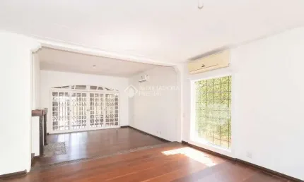 Casa em condomínio fechado com 3 quartos para alugar na Avenida Cai, 211, Cristal, Porto Alegre, 350 m2 por R$ 6.500