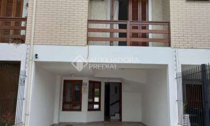 Casa com 3 quartos para alugar na Rua Carlos Frederico Albers, 34, Espírito Santo, Porto Alegre, 190 m2 por R$ 3.500