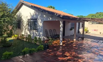 Casa com 3 quartos à venda na Rua Cariovaldo Ferreira, 716, Zona 08, Maringá