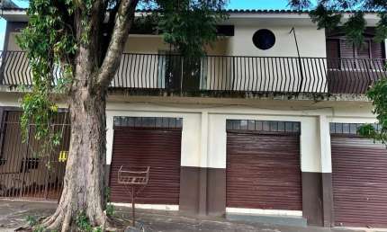 Sobrado com 2 salas comerciais  Localização estratégica!