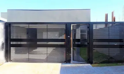 Casa com 3 quartos à venda na Rua Pioneiro Jones Sales Pontes, 124, Jardim Munique, Maringá