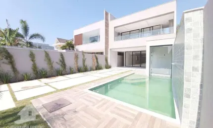 Casa triplex à venda com 4 suítes, 360 m² por R$3.890.000 na Barra da Tijuca - Rio de Janeiro / RJ