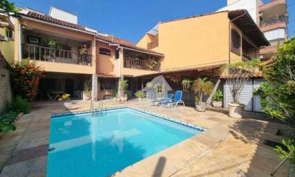 Casa duplex à venda de 5 quartos, 377m² por R$1.500.000 - Freguesia - Jacarepaguá - Rio de Janeiro / RJ