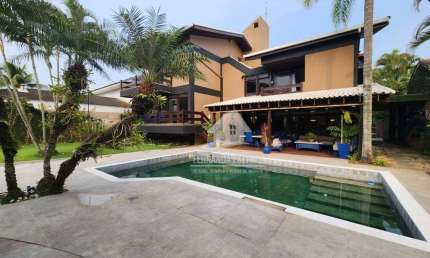 Casa triplex para alugar de 5 quartos, 660m² por R$25.000/mês - Barra da Tijuca - Rio de Janeiro/RJ