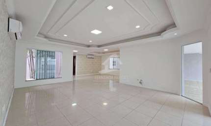 Casa triplex para alugar de 5 quartos, 541m² por R$22.000/mês - Barra da Tijuca - Rio de Janeiro/RJ