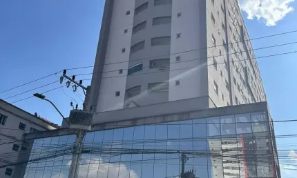 Amplo apto no centro de Joinville com portaria 24hr