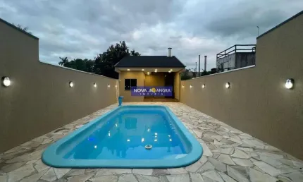 Casa com piscina á venda no Balneário Pontal do Sul