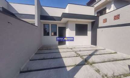 Residencia com 03 dormitórios sendo 01 suíte e Piscina