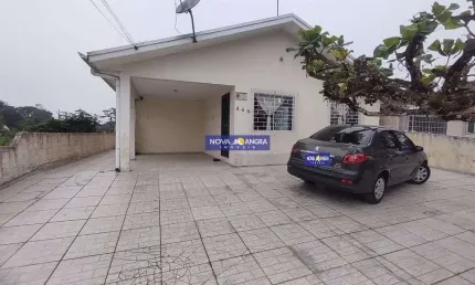 Residencia em alvenaria com aproximadamente 100m² de construção