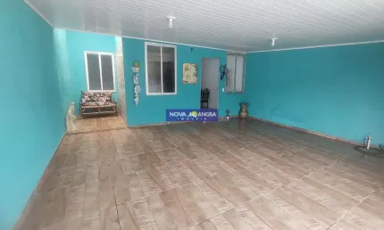 Residência com 03 dormitórios em conjunto residencial